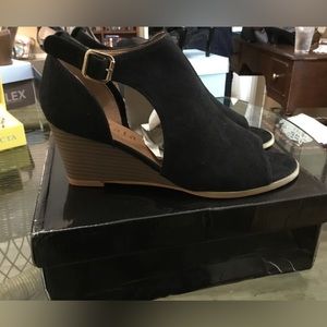 Women’s Mata Black suede retro peep toe wedges BRAND NEW